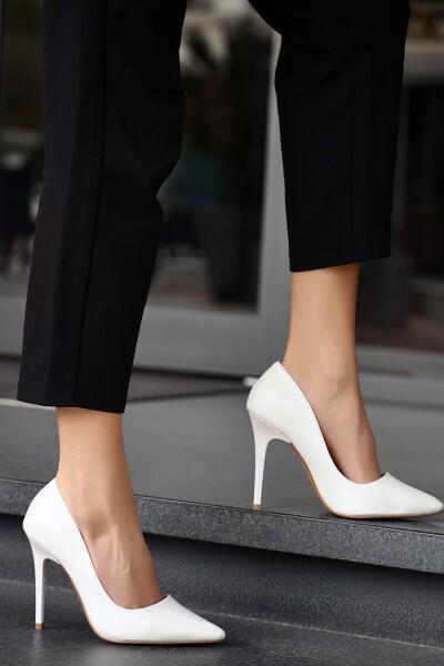 Hillar Beyaz Cilt Stiletto Ayakkabı